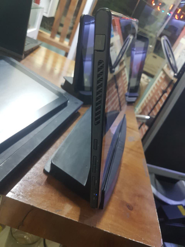 تبلت فوجیتسو استایلیستیک Q704 تاچ شکسته بعلاوه داکت